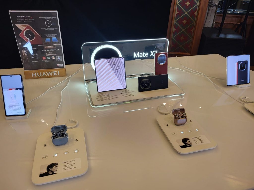 О главном за неделю: рост тарифов, бум казахстанского ИИ и новинки от HUAWEI