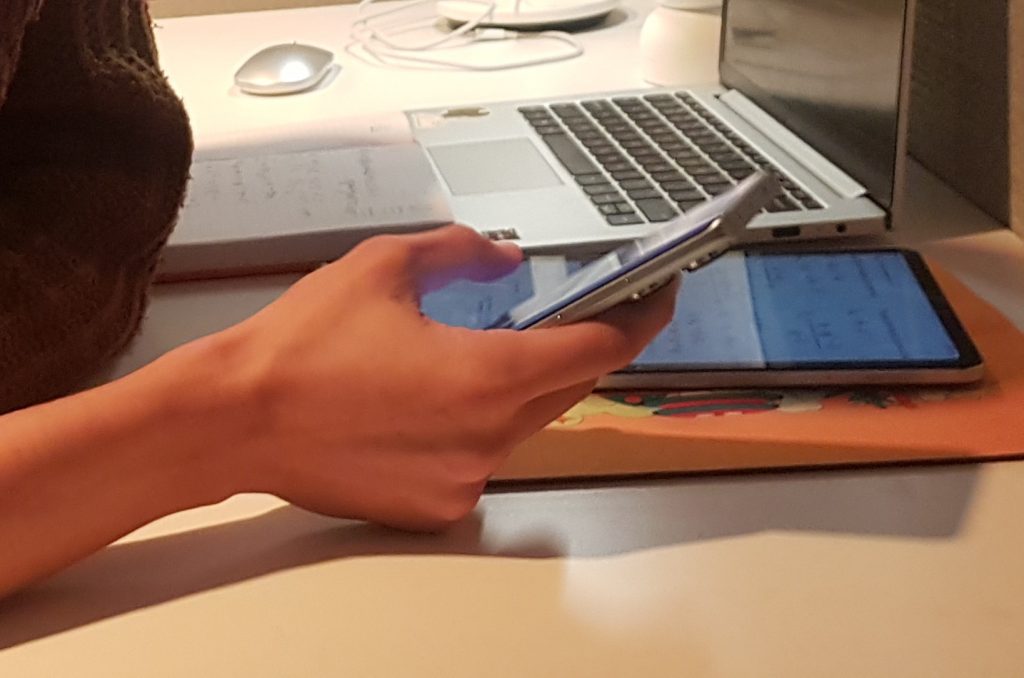 Казахстанцы жалуются в соцсетях на качество мобильной связи и повышение тарифов