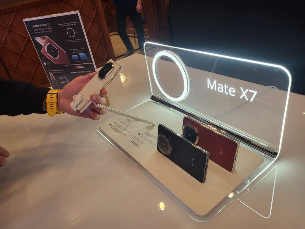 О главном за неделю: рост тарифов, бум казахстанского ИИ и новинки от HUAWEI