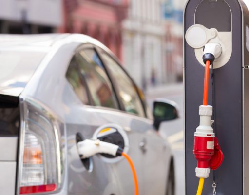 Депутат объяснил, почему правительство не отстояло льготы на электромобили