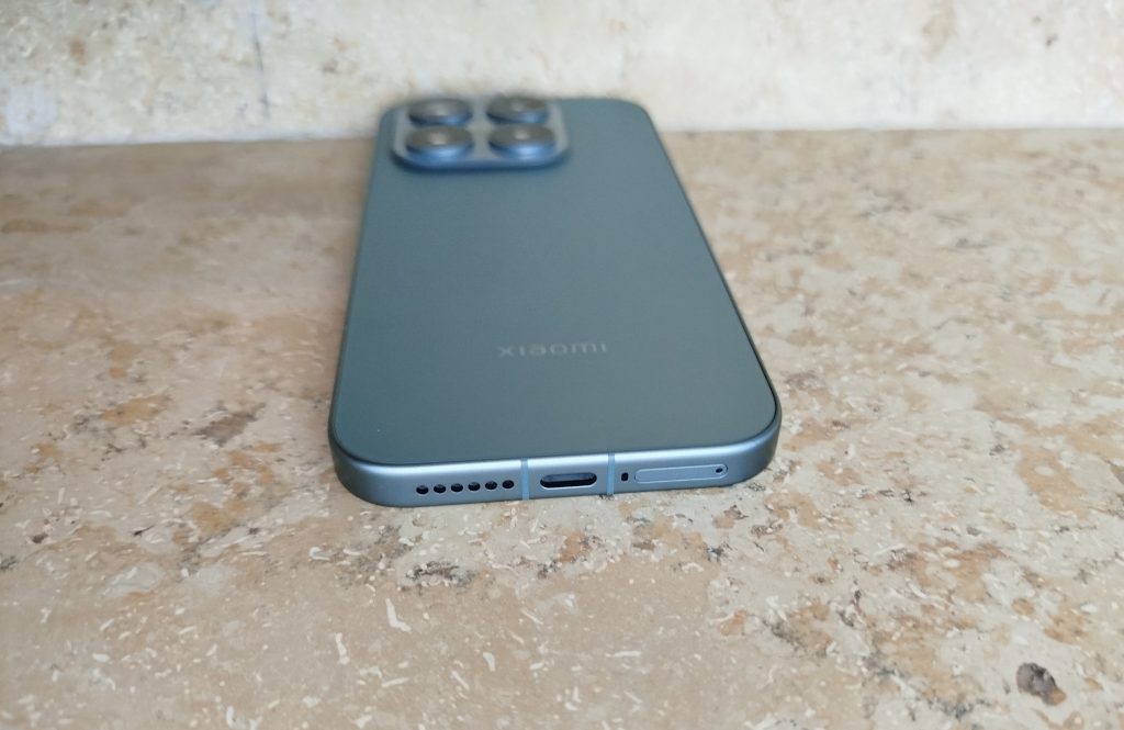 Xiaomi 17 – маленький флагман с большими возможностями