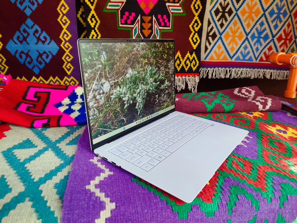 ASUS ExpertBook B9406CAA – ультратонкий, прочный и высокопроизводительный ноутбук для вашего бизнеса