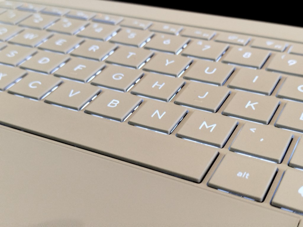 ASUS ExpertBook B9406CAA – ультратонкий, прочный и высокопроизводительный ноутбук для вашего бизнеса