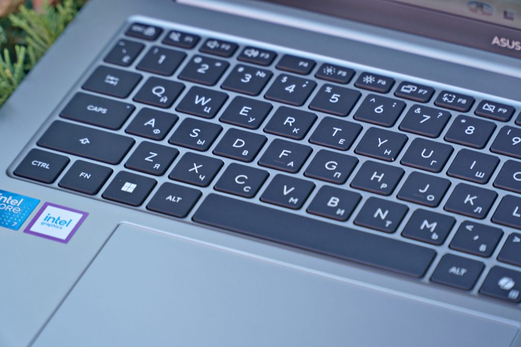 Обзор ASUS Vivobook S16. Большой экран и большие возможности