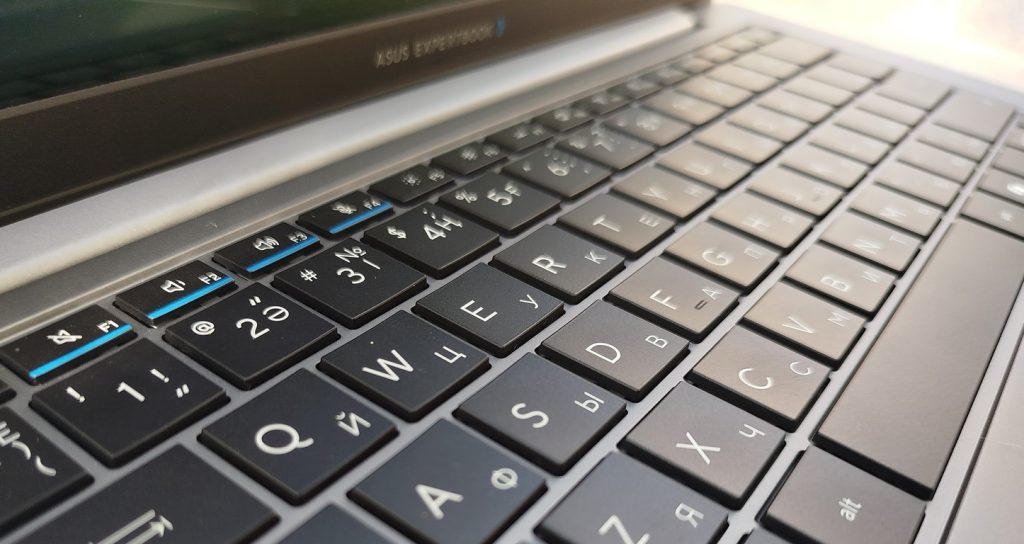 ASUS ExpertBook P5 G2 – высокоинтеллектуальный бизнес-инструмент, созданный для вашего успеха и мобильности