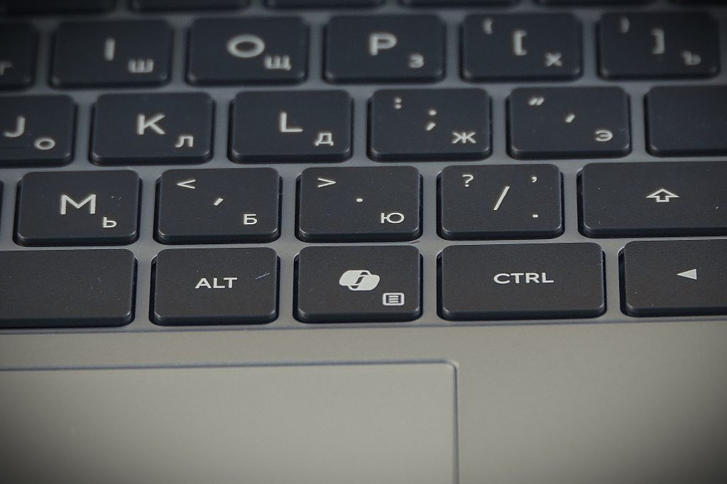 Обзор ASUS Vivobook S16. Большой экран и большие возможности